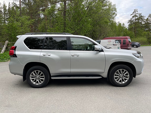Toyota Land Cruiser 8 of 23