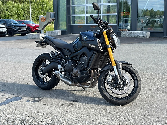 Yamaha MT-09 3 of 11