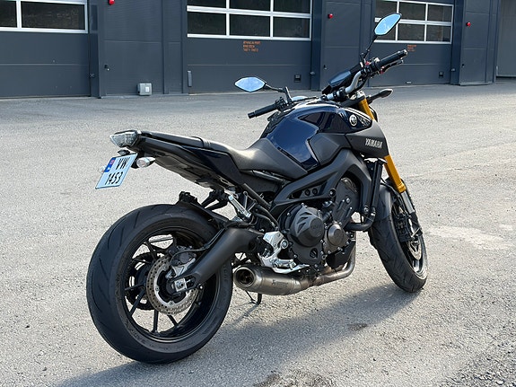 Yamaha MT-09 4 of 11