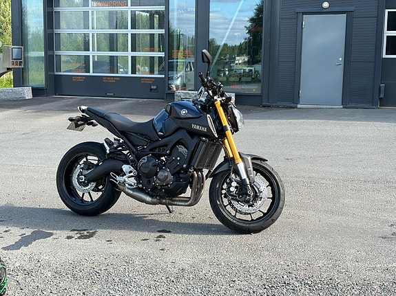 Yamaha MT-09 2 of 11