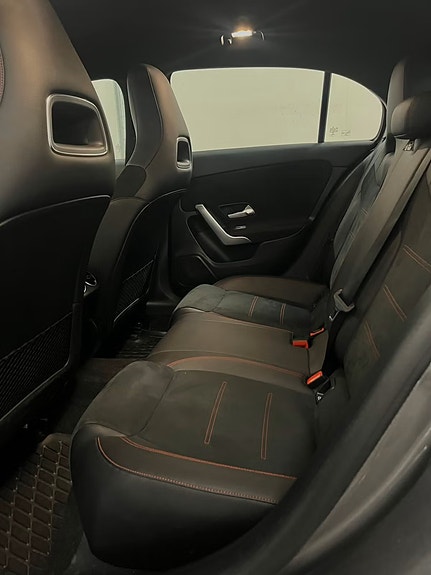 Mercedes-Benz A200 11 of 16