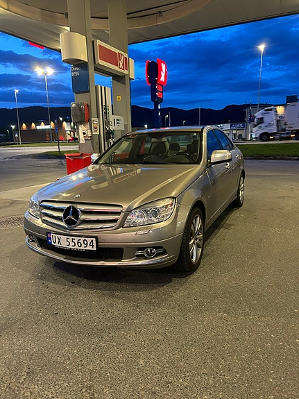 Mercedes-Benz C200 d 2 of 3