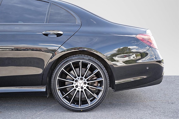 Mercedes-Benz E43 4 of 30