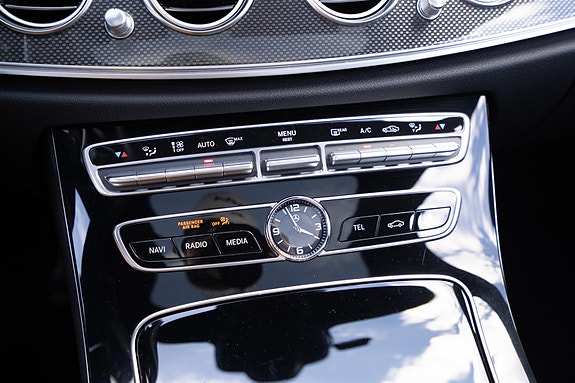 Mercedes-Benz E43 24 of 30