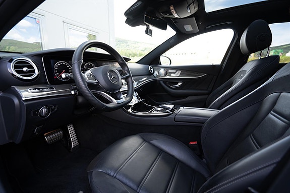 Mercedes-Benz E43 17 of 30