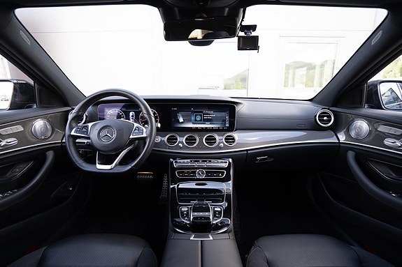 Mercedes-Benz E43 18 of 30