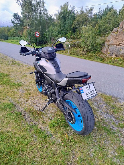 Yamaha MT-07 4 of 8