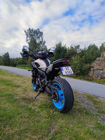 Yamaha MT-07 6 of 8