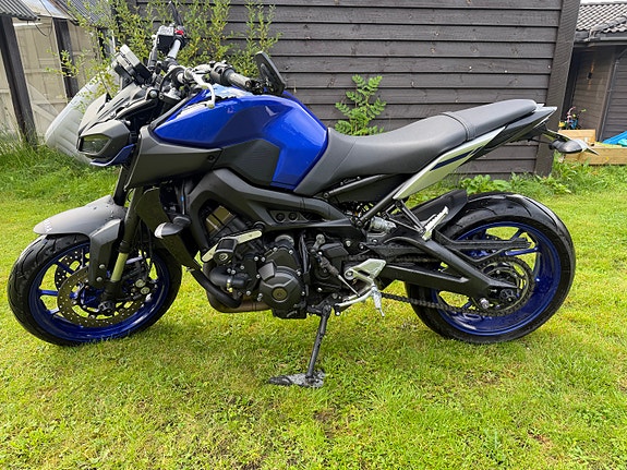Yamaha MT-09 3 of 6