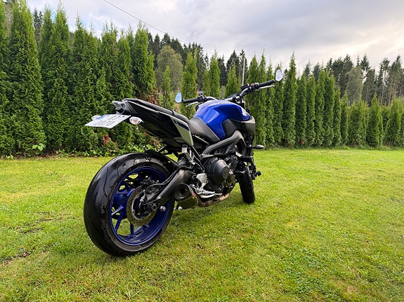 Yamaha MT-09 4 of 6