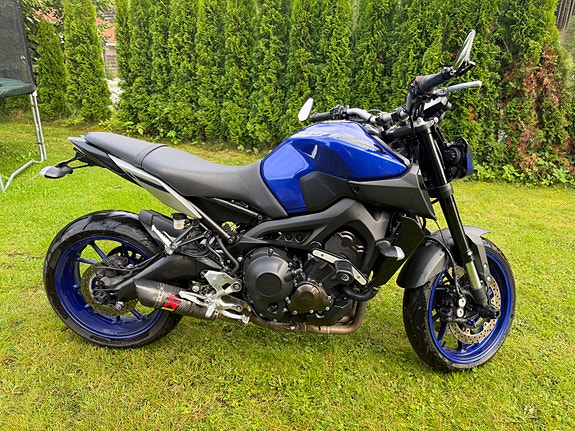 Yamaha MT-09 2 of 6