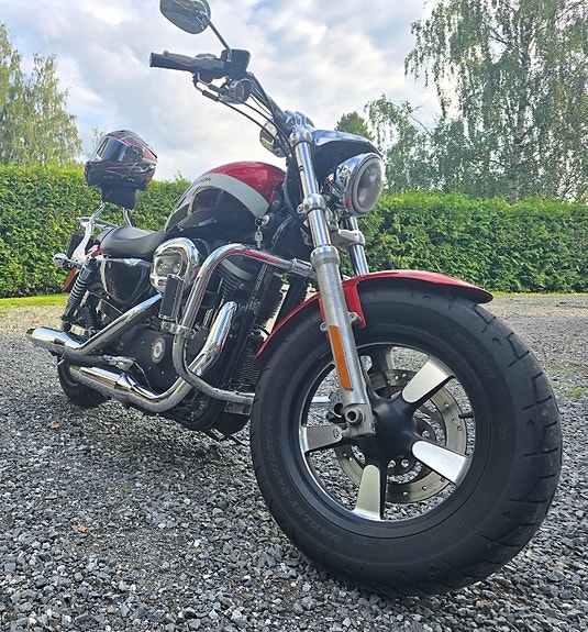 Harley-Davidson XL 1200C Custom Limited 3 of 5