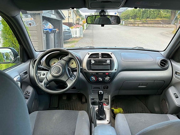 Toyota RAV4 5 of 12