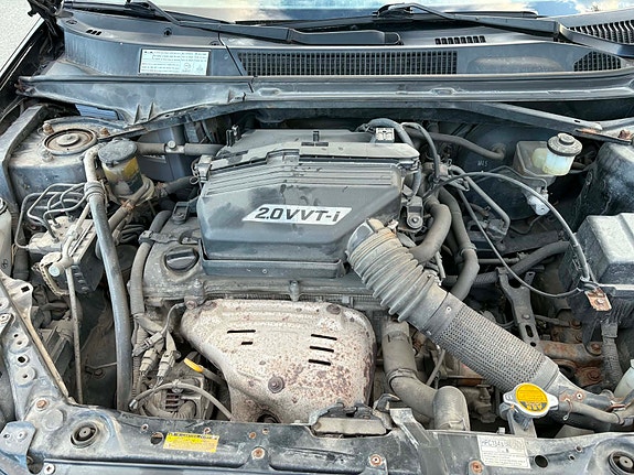 Toyota RAV4 6 of 12