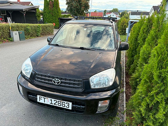 Toyota RAV4 12 of 12