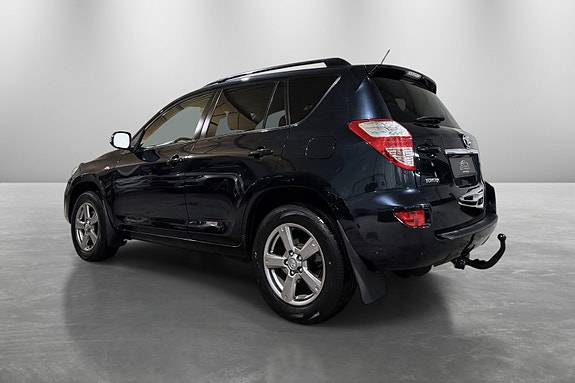 Toyota RAV4 4 of 30