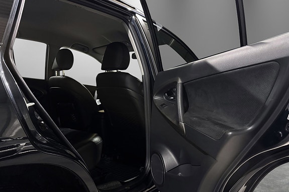 Toyota RAV4 24 of 30