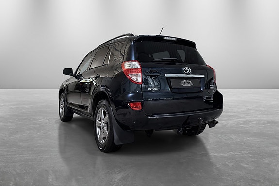 Toyota RAV4 5 of 30