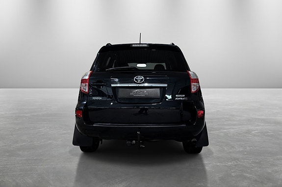 Toyota RAV4 6 of 30