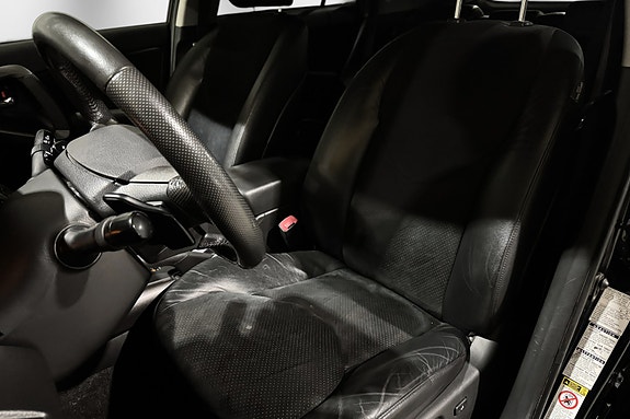 Toyota RAV4 17 of 30