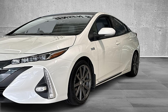 Toyota Prius Plug-in Hybrid 5 of 28