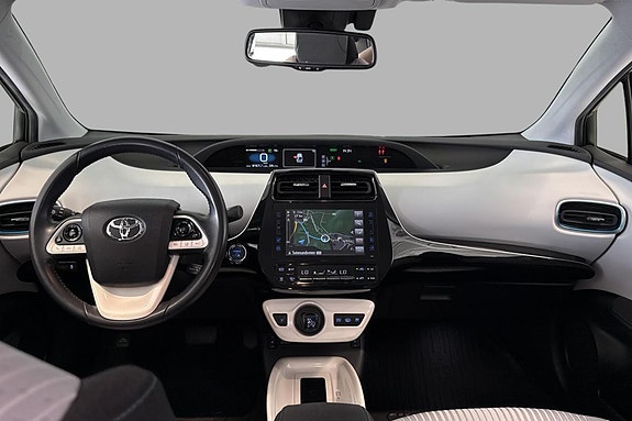 Toyota Prius Plug-in Hybrid 14 of 28