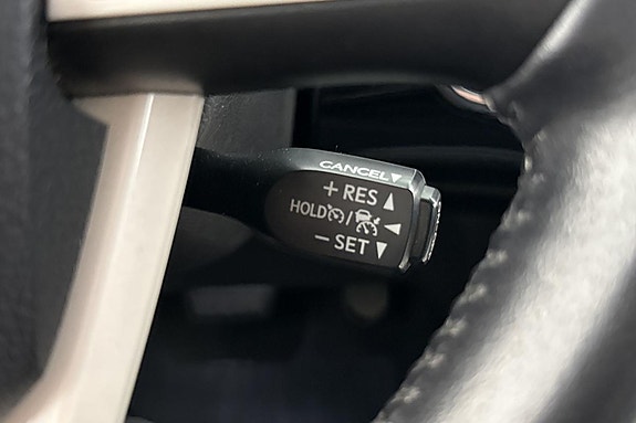 Toyota Prius Plug-in Hybrid 16 of 28