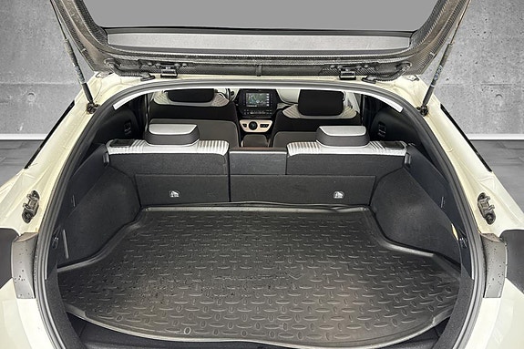 Toyota Prius Plug-in Hybrid 25 of 28