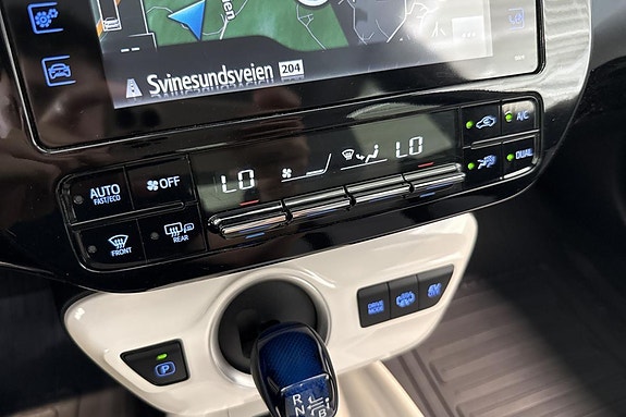Toyota Prius Plug-in Hybrid 21 of 28