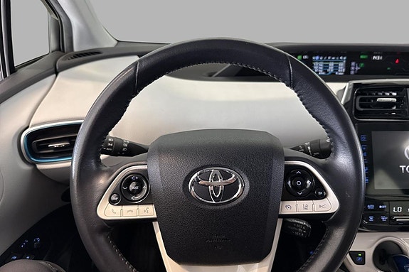 Toyota Prius Plug-in Hybrid 15 of 28