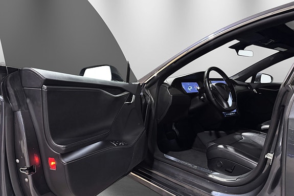 Tesla Model S 16 of 30