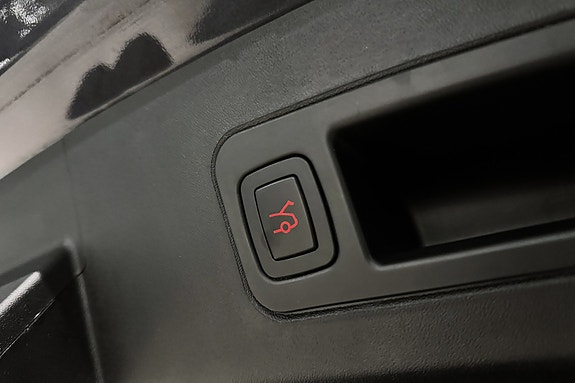 Tesla Model S 26 of 30