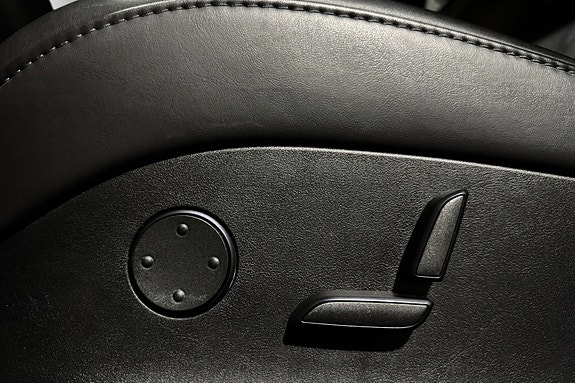 Tesla Model S 20 of 30