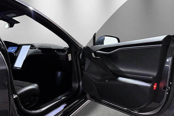 Tesla Model S 27 of 30