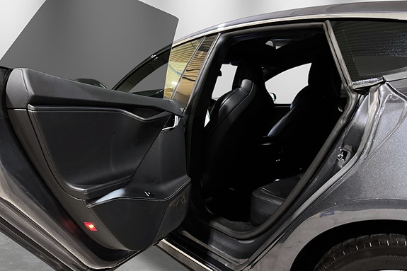 Tesla Model S 22 of 30
