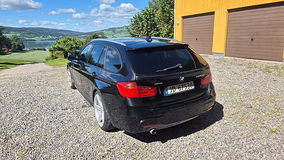 BMW 320d 8 of 16