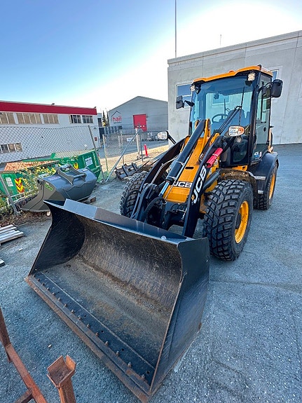 JCB 409 B 4 of 11