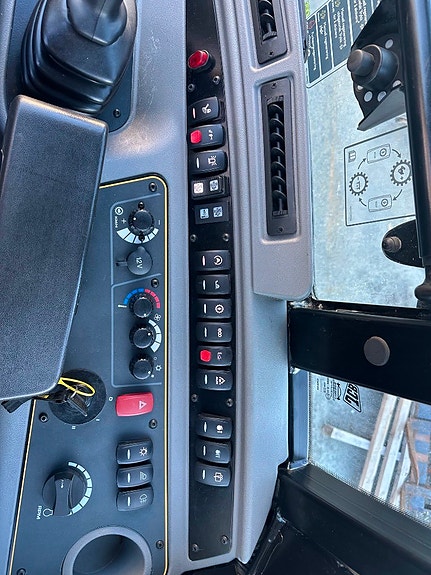 JCB 409 B 9 of 11