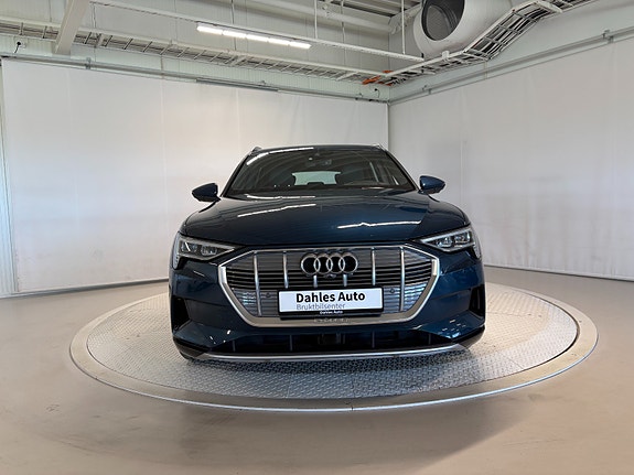 Audi e-tron 2 of 29