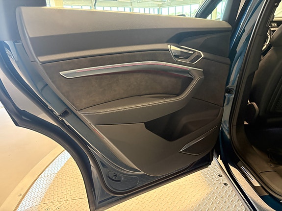 Audi e-tron 21 of 29