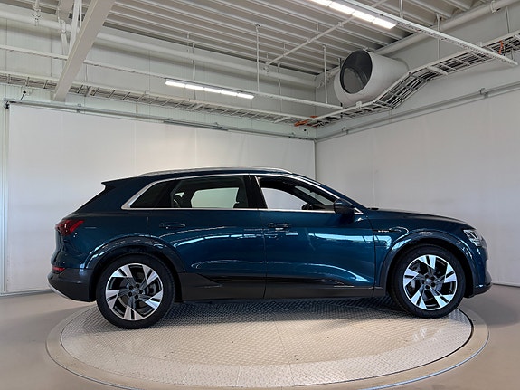 Audi e-tron 7 of 29