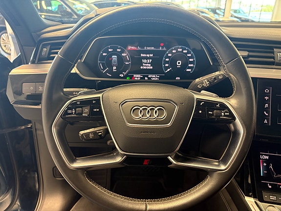 Audi e-tron 15 of 29