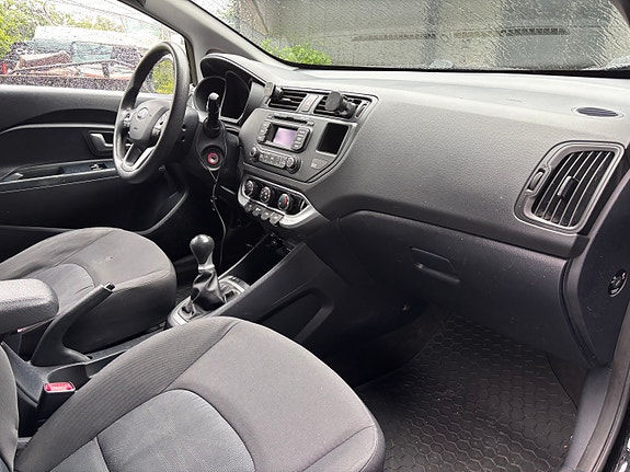 Kia Rio 12 of 15