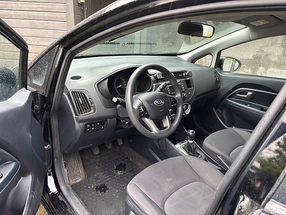 Kia Rio 11 of 15