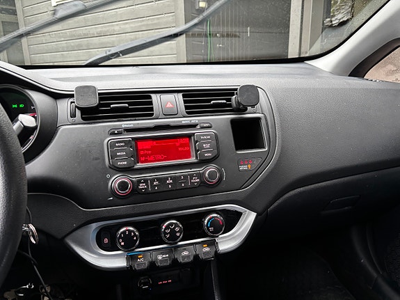 Kia Rio 9 of 15