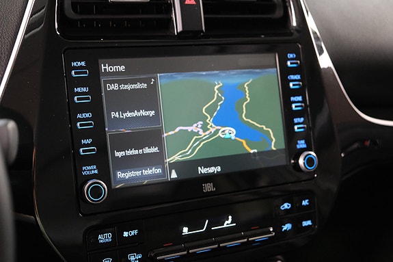 Toyota Prius Plug-in Hybrid 16 of 30