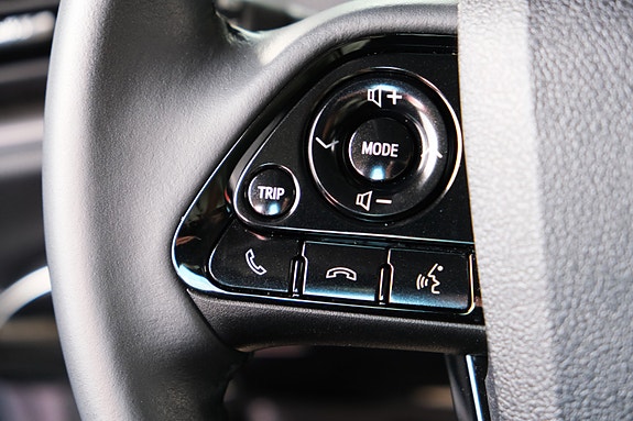 Toyota Prius Plug-in Hybrid 25 of 30