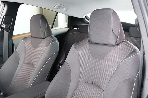 Toyota Prius Plug-in Hybrid 9 of 30
