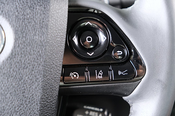 Toyota Prius Plug-in Hybrid 24 of 30
