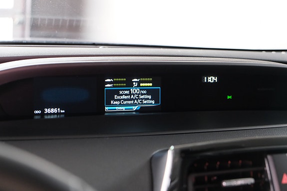 Toyota Prius Plug-in Hybrid 14 of 30